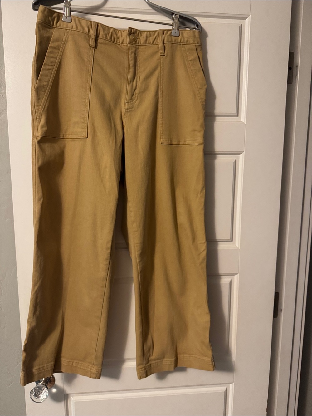 Tommy Bahama Women’s Broacay Cropped Utility Pants in Tan